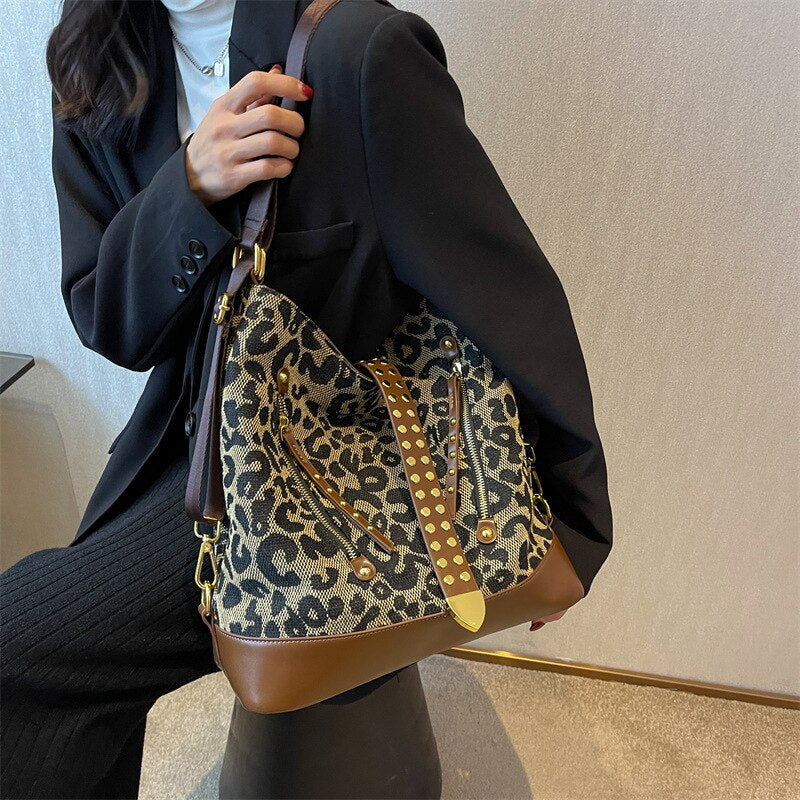 Bolsa de Ombro e Mochila Estampa Leopardo